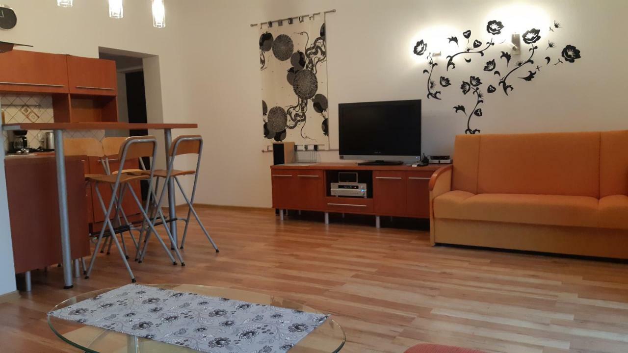 Wiselka Studio Luaran gambar